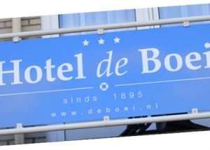 Bouwborden en banners bij Echo reclame van Hotel de Boei